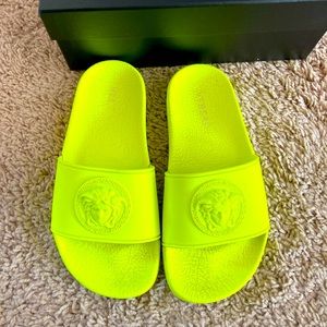 Versace Girls Yellow slides